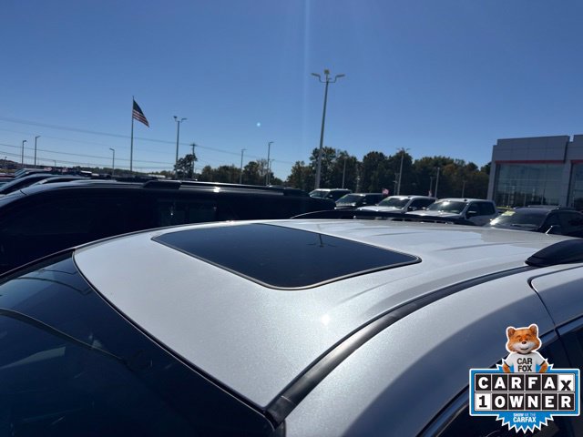 Used 2024 Toyota Sienna XLE FWD image 3