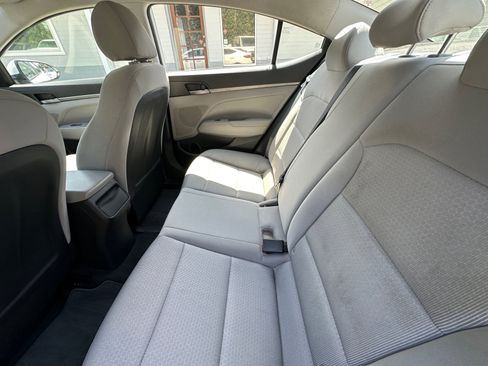 Used 2017 Hyundai Elantra SE image 12
