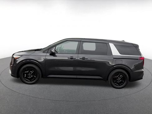 Used 2026 Kia Carnival FWD image 9