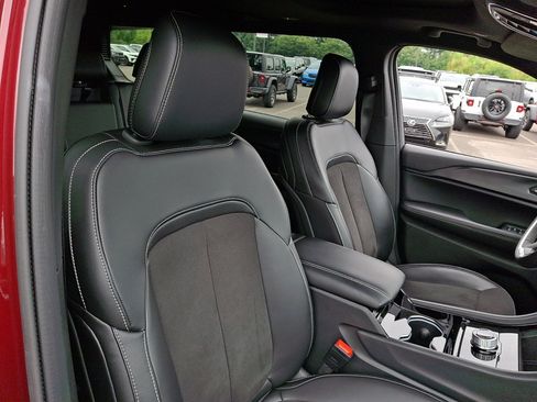 Used 2023 Jeep Grand Cherokee L Laredo AWD/4WD image 13