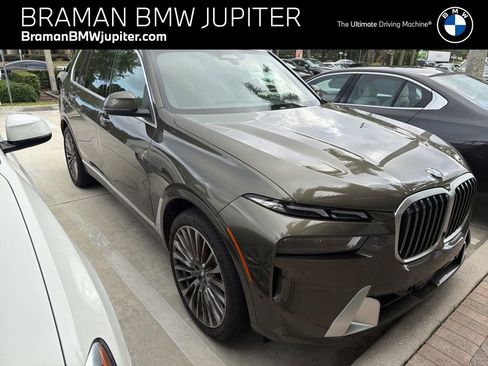 Used 2025 BMW X7 xDrive40i image 1