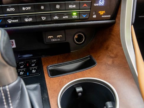 Used 2022 Lexus RX 350L Premium w/ Premium Package image 30