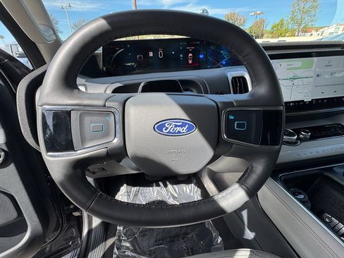 Used 2025 Ford Expedition Active image 21