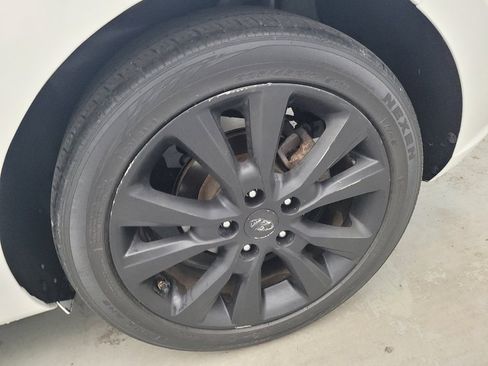 Used 2019 Hyundai Elantra GT FWD image 31