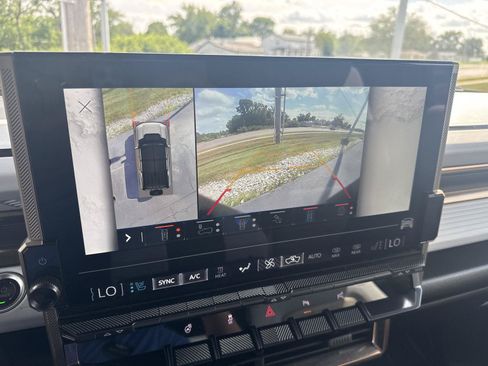 Used 2025 GMC Hummer EV 3X AWD/4WD image 25
