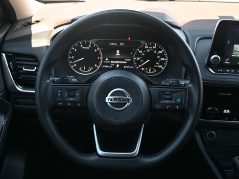 Used 2021 Nissan Rogue SV image 18