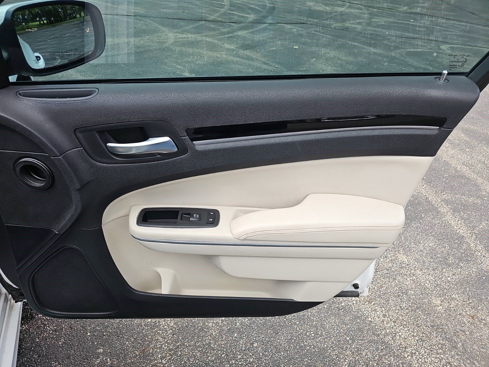 Used 2023 Chrysler 300 Touring L w/ Safetytec Plus Group RWD image 14