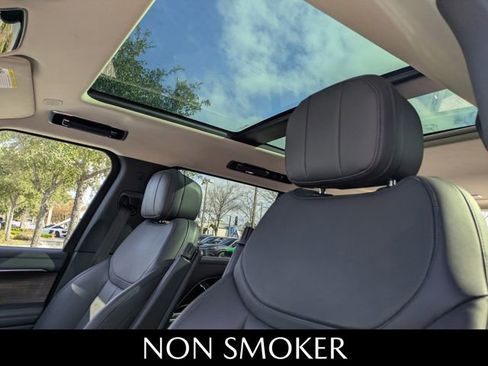 Used 2023 Land Rover Range Rover Long Wheelbase SE image 5