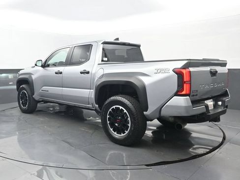 Used 2026 Toyota Tacoma TRD Off-Road AWD/4WD image 3