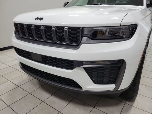 New 2026 Jeep Grand Cherokee Limited w/ Limited Altitude Package AWD/4WD image 30