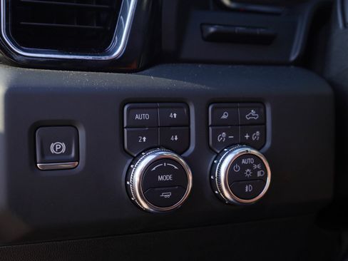 Used 2024 GMC Sierra 3500 Denali Ultimate AWD/4WD image 27