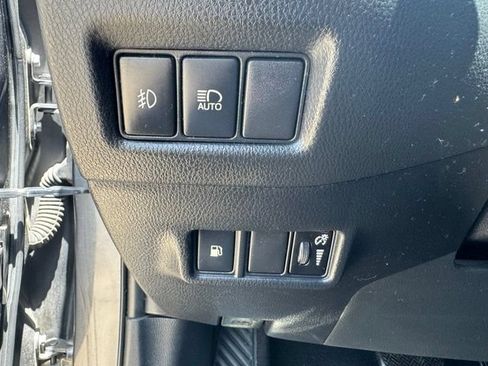 Used 2018 Toyota C-HR XLE FWD image 19