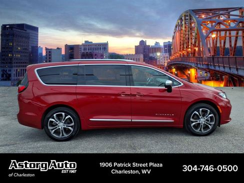 Used 2026 Chrysler Pacifica Pinnacle w/ Trailer Tow Group AWD/4WD image 2