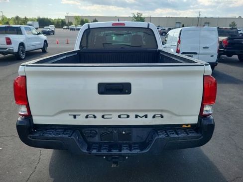 Used 2017 Toyota Tacoma SR RWD image 3