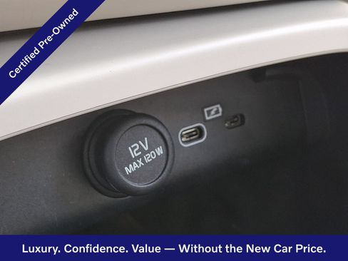 Certified 2024 Volvo XC40 B5 Plus w/ Protection Package Premier AWD/4WD image 26
