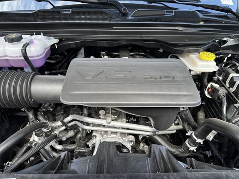 Used 2025 RAM 1500 Big Horn AWD/4WD image 32