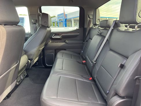 Used 2025 GMC Sierra 1500 SLT AWD/4WD image 23