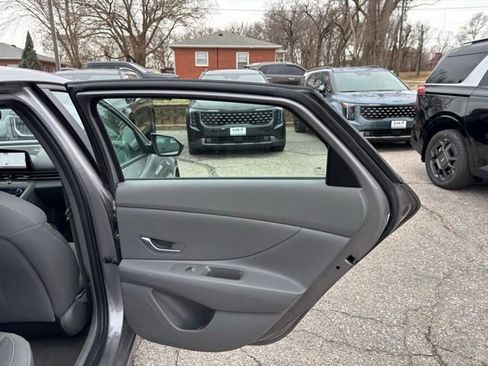 Used 2024 Hyundai Elantra SEL image 25