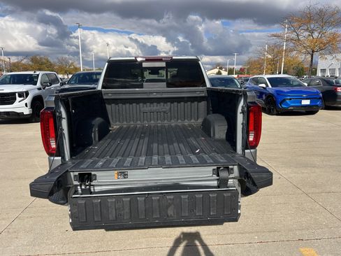 Used 2023 GMC Sierra 1500 AT4 w/ AT4 Premium Package image 5