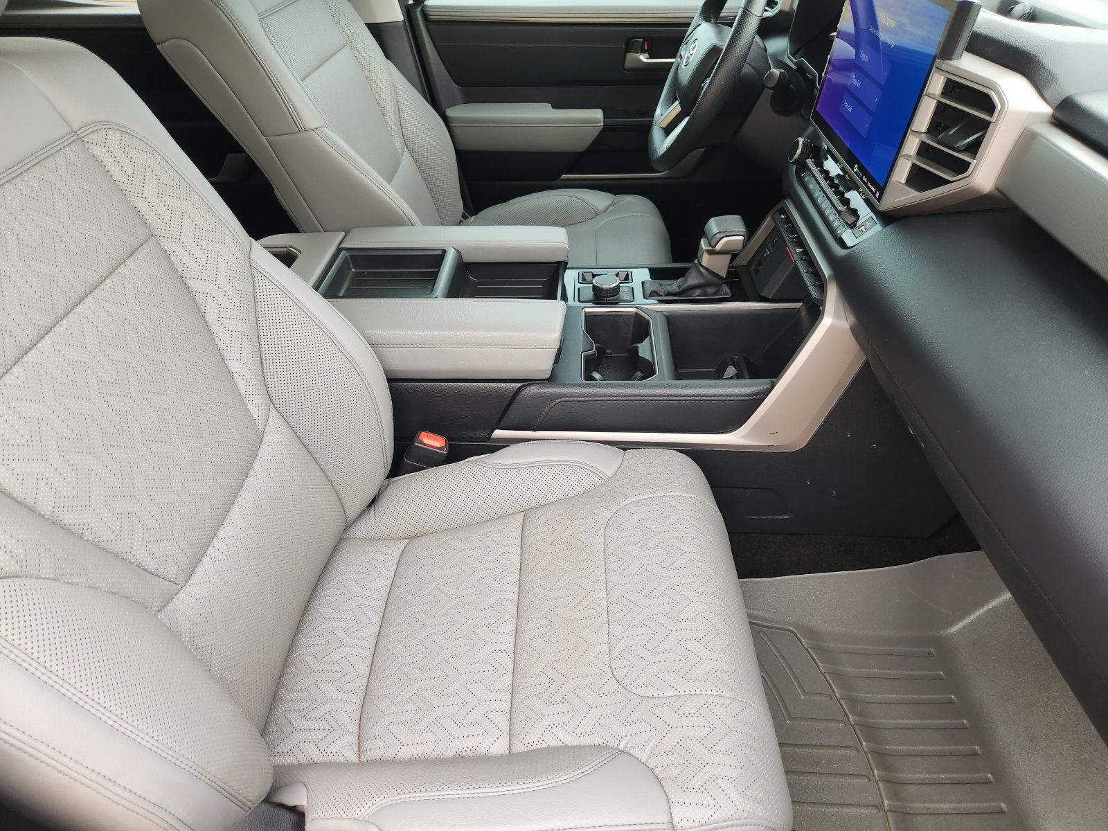Used 2022 Toyota Tundra Limited AWD/4WD image 17