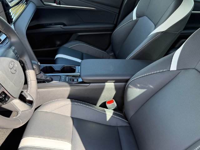 Used 2026 Toyota Camry SE FWD image 5