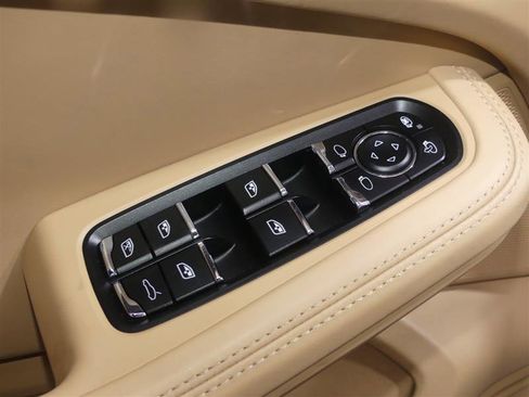 Used 2017 Porsche Macan Turbo AWD/4WD image 21