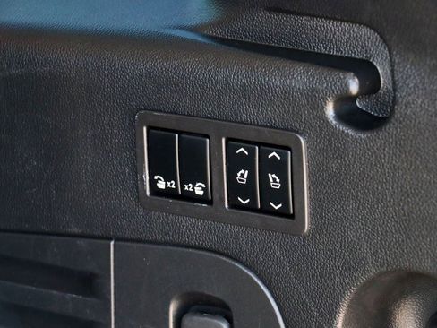 Used 2020 Cadillac Escalade ESV Premium Luxury image 11