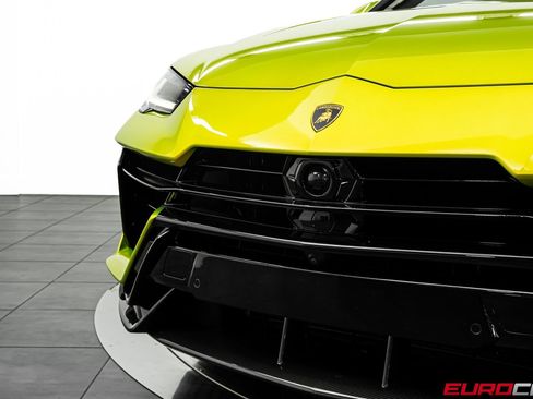 Used 2023 Lamborghini Urus Performante AWD/4WD image 9