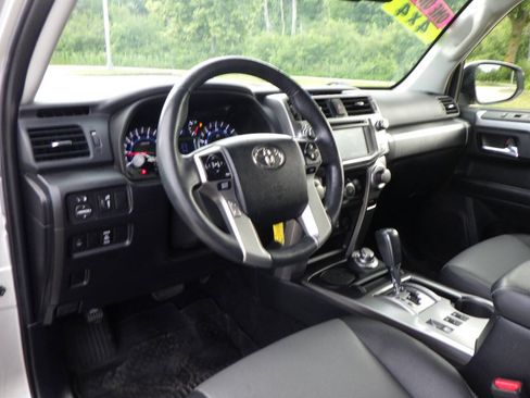 Used 2018 Toyota 4Runner SR5 Premium AWD/4WD image 22