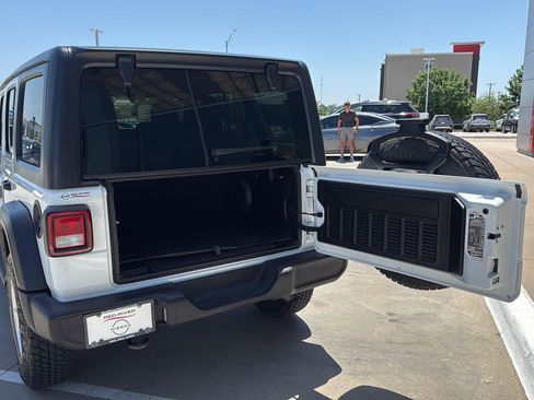Used 2021 Jeep Wrangler Unlimited Sport AWD/4WD image 11
