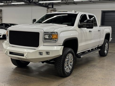 Used 2018 GMC Sierra 2500 Denali image 3