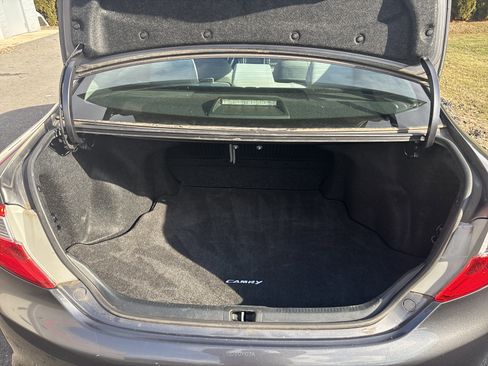 Used 2012 Toyota Camry image 5