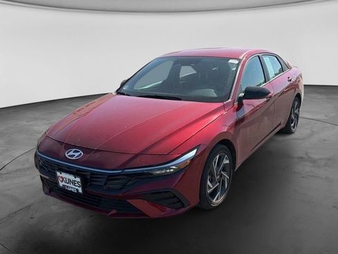 New 2025 Hyundai Elantra SEL FWD image 3