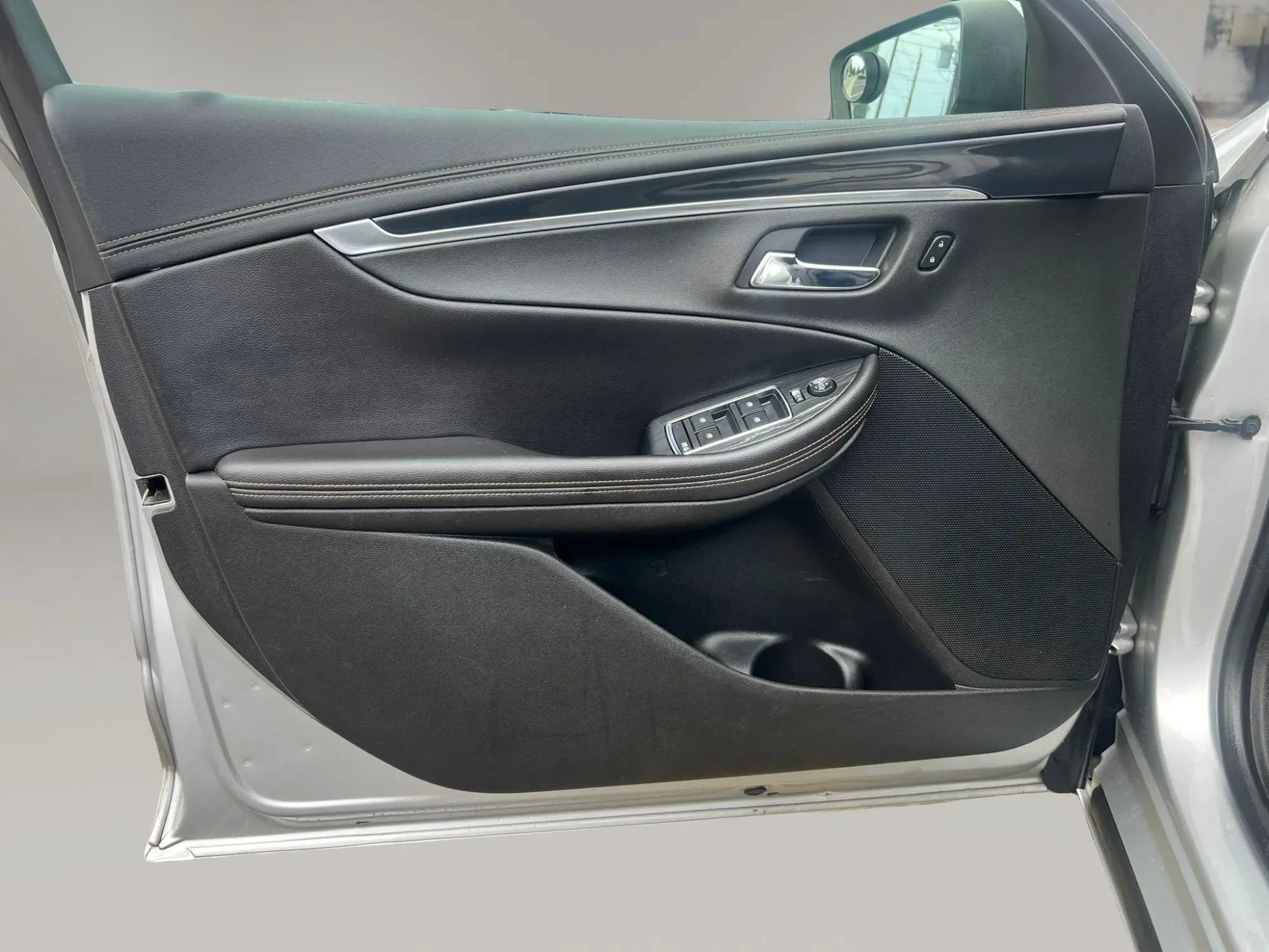 Used 2019 Chevrolet Impala LT FWD image 11