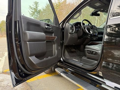 Used 2019 GMC Sierra 1500 SLT w/ SLT Premium Plus Package image 8