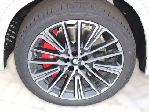 Used 2025 BMW X1 xDrive28i w/ Technology Package image 12