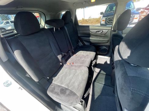 Used 2016 Nissan Rogue SV w/ SV Premium Package image 29