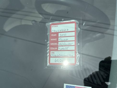 Used 2021 Toyota Highlander XLE image 14