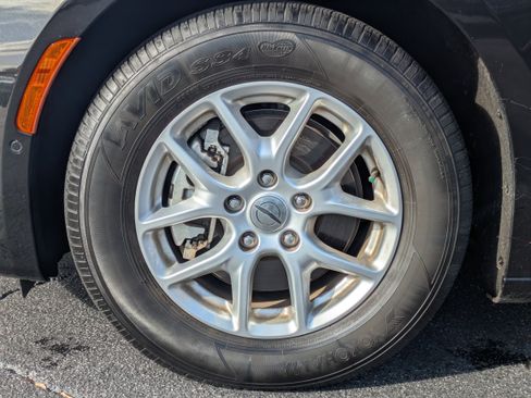 Used 2023 Chrysler Pacifica Touring-L image 33