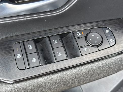 Used 2025 Nissan Kicks SV image 13