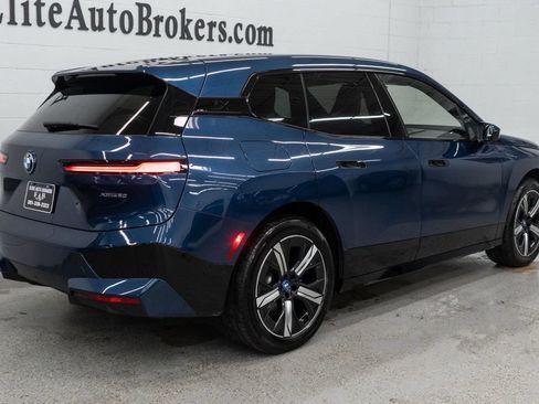 Used 2023 BMW iX xDrive50 w/ Sport Package AWD/4WD image 6