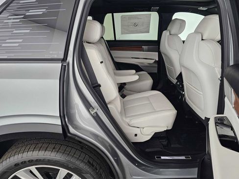 New 2026 Cadillac Vistiq Luxury w/ LPO, Floor Liner Package AWD/4WD image 12