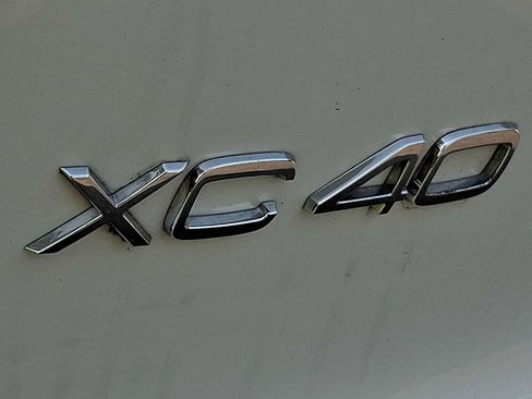 Used 2023 Volvo XC40 B5 Plus w/ Driver Assist Package AWD/4WD image 30