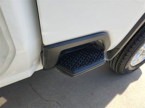 Used 2024 Chevrolet Silverado 2500 LT image 8