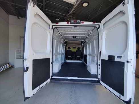 Used 2025 RAM ProMaster 2500 w/ Convenience Group FWD image 7