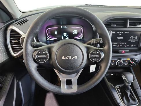 Certified 2023 Kia Soul LX w/ LX Technology Package FWD image 9