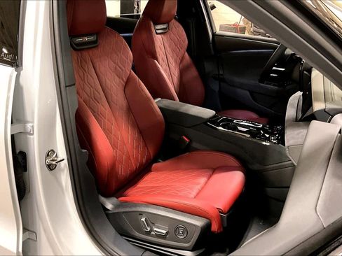 Used 2025 Audi S6 e-tron Prestige w/ 21" Black Optic Package image 8