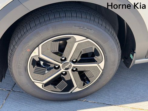 New 2026 Kia Niro EX FWD image 8