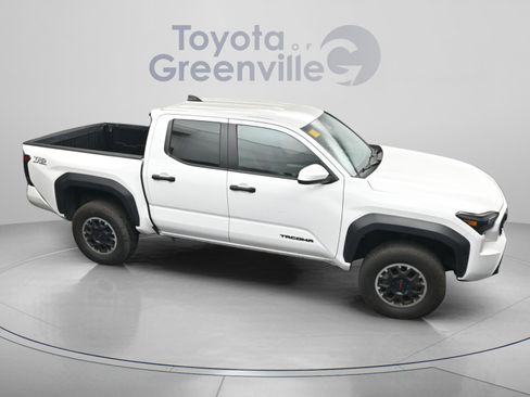 Certified 2024 Toyota Tacoma TRD Off-Road AWD/4WD image 19