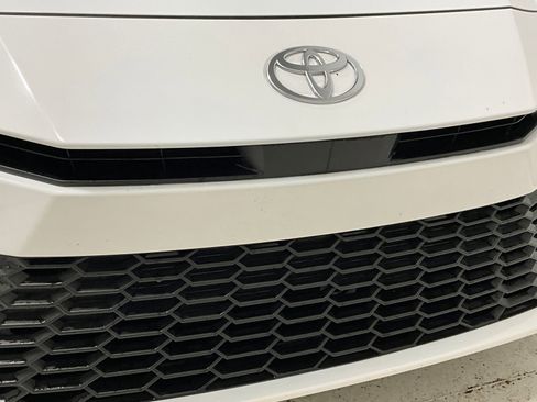 Used 2025 Toyota Camry SE FWD image 27